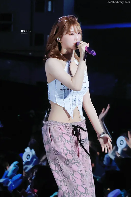 Hirai Momo  TWICE photo 17 of 639