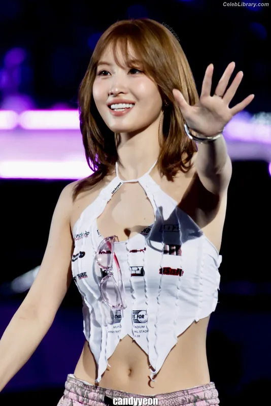Hirai Momo  TWICE photo 18 of 639