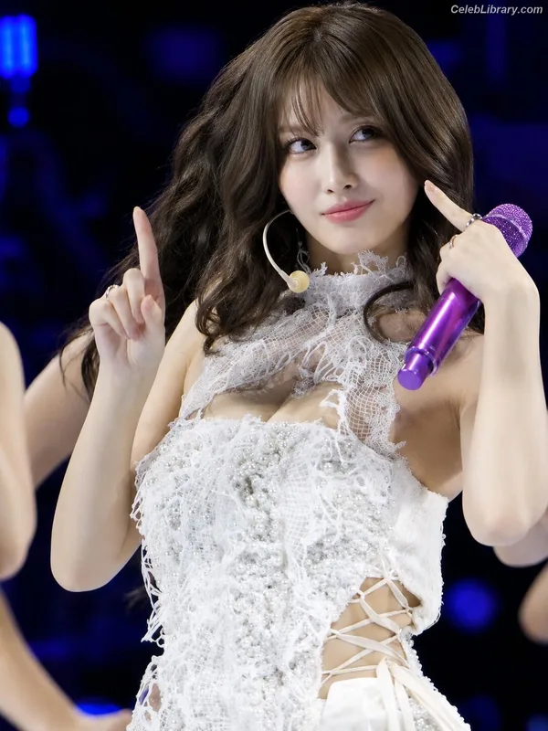 Hirai Momo  TWICE photo 21 of 639