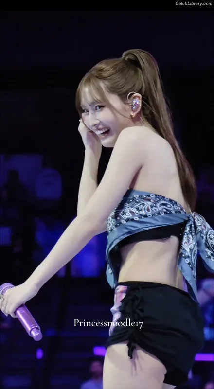 Hirai Momo  TWICE photo 24 of 639