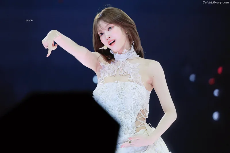 Hirai Momo  TWICE photo 11 of 639