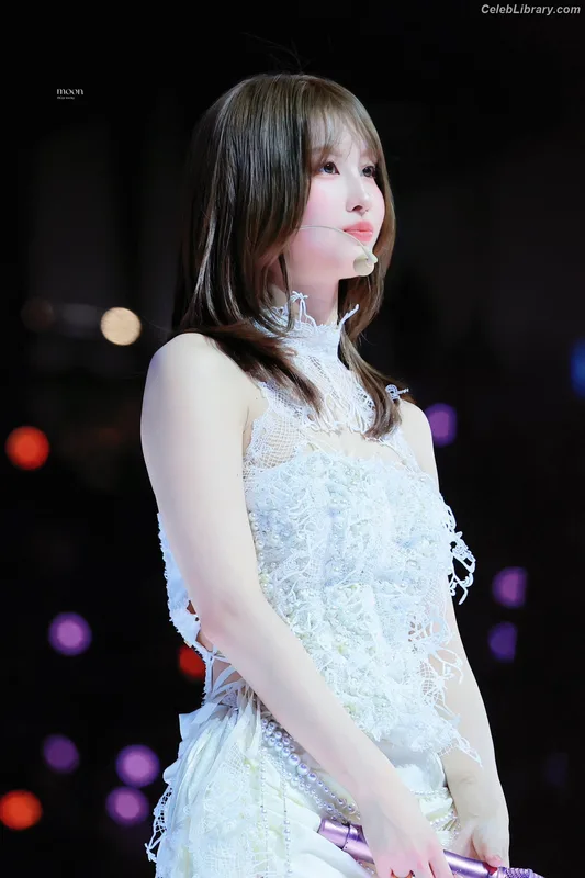 Hirai Momo  TWICE photo 12 of 639
