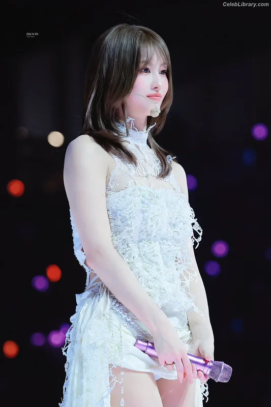 Hirai Momo  TWICE photo 13 of 639