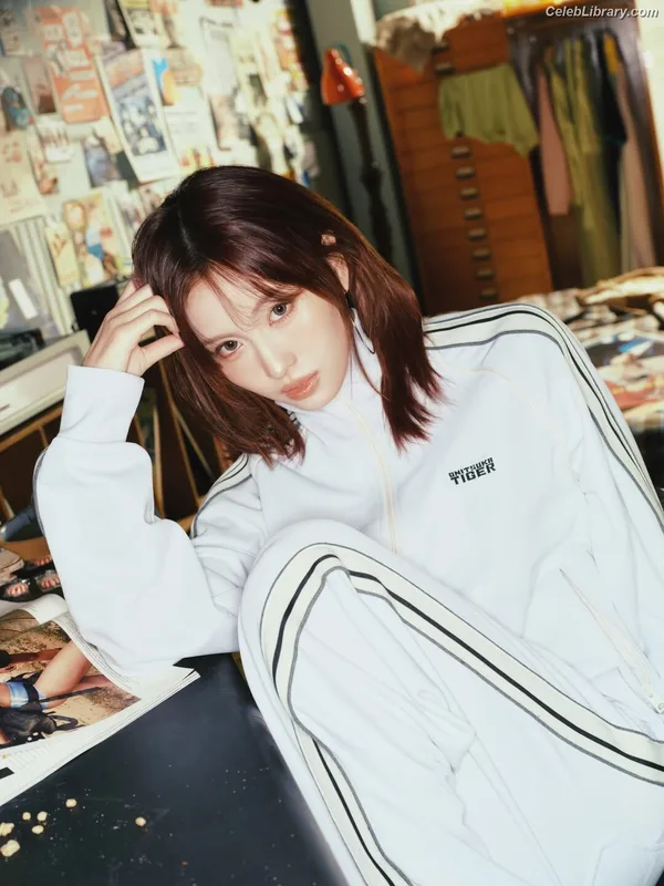 Hirai Momo TWICE photo 2 of 639