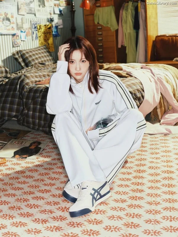 Hirai Momo TWICE photo 3 of 639