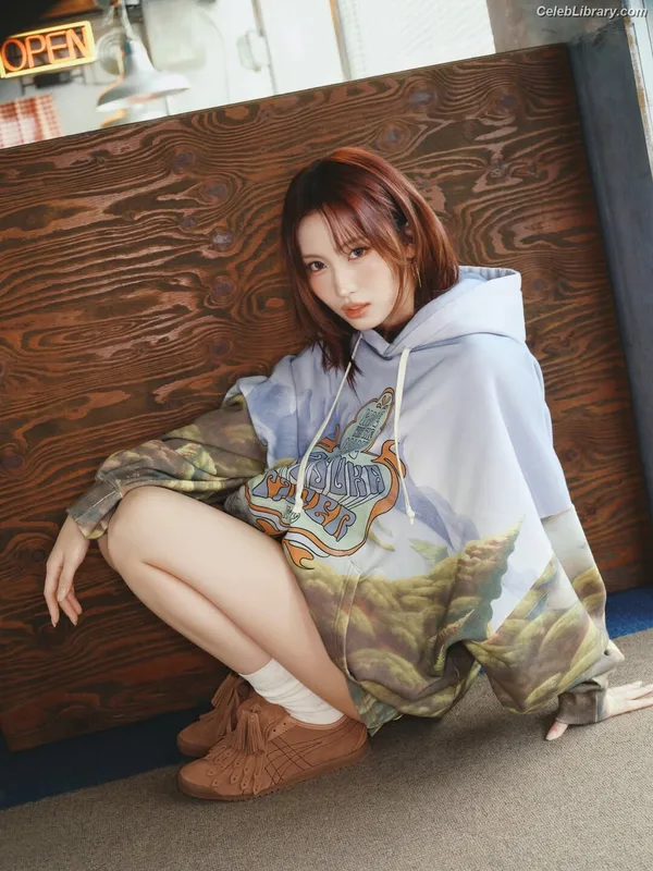 Hirai Momo TWICE photo 6 of 639