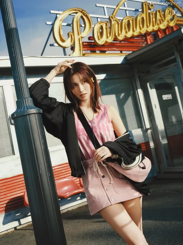 Hirai Momo TWICE photo 12 of 639