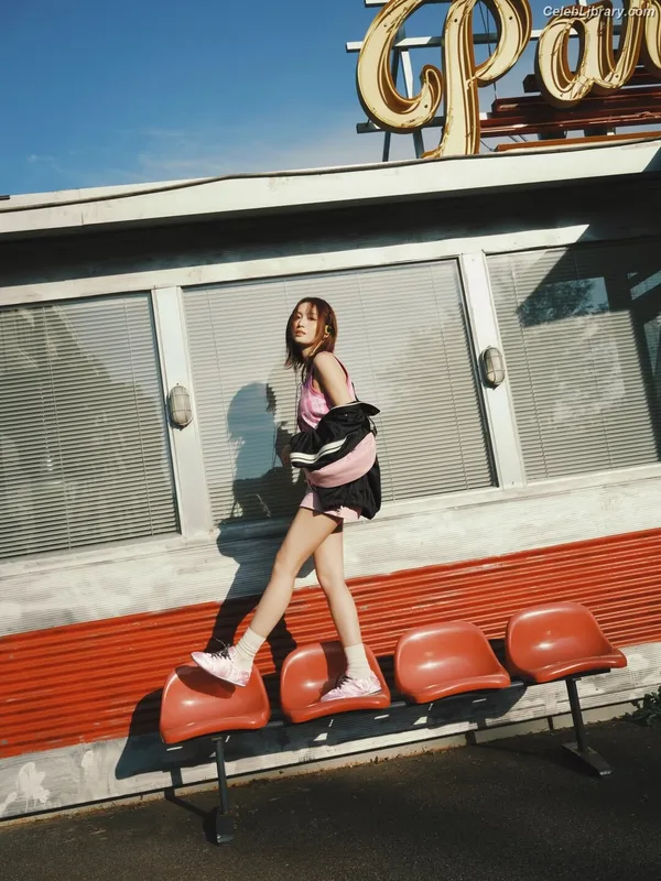 Hirai Momo TWICE photo 13 of 639
