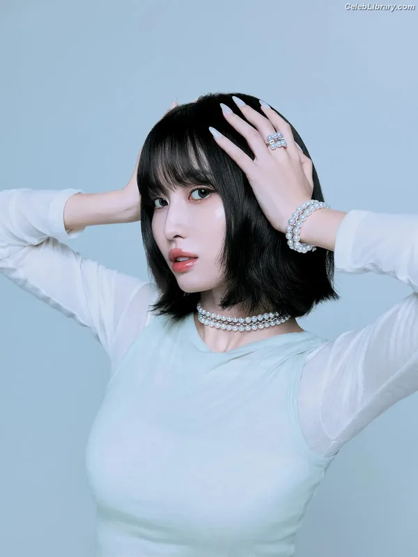 Hirai Momo TWICE photo 14 of 639