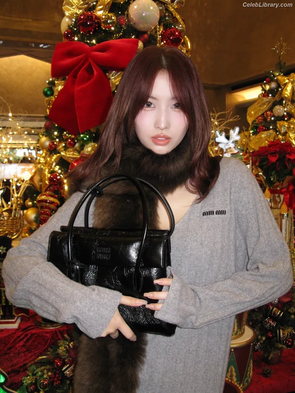 Hirai Momo TWICE photo 24 of 639