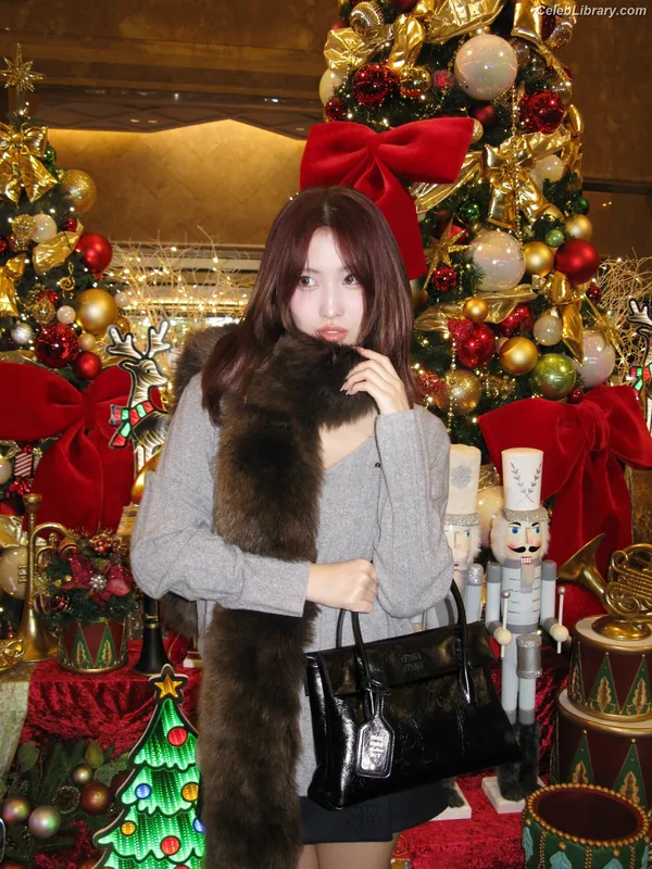 Hirai Momo TWICE photo 1 of 639