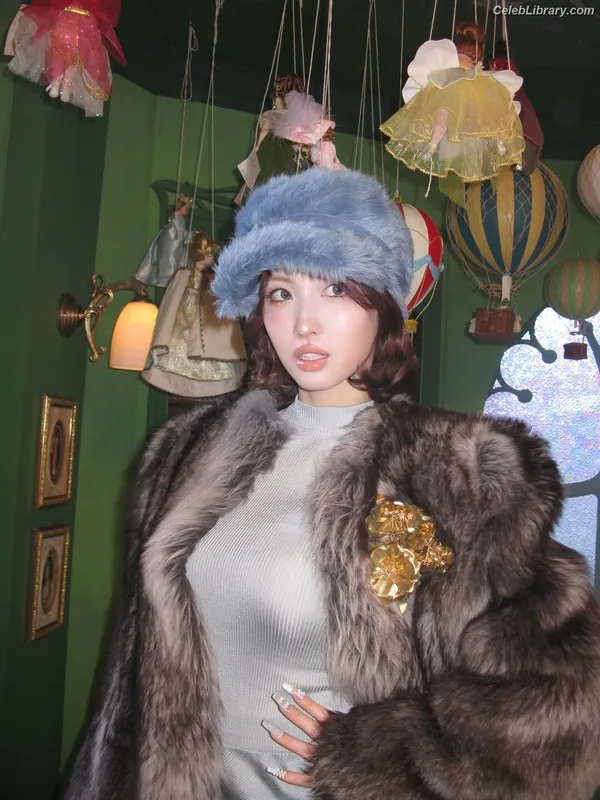 Hirai Momo TWICE photo 14 of 639
