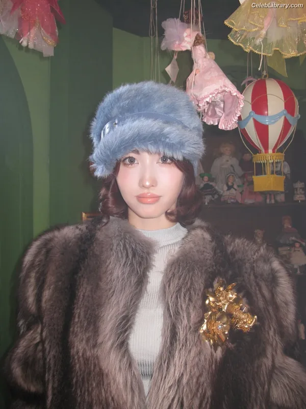Hirai Momo TWICE photo 15 of 639