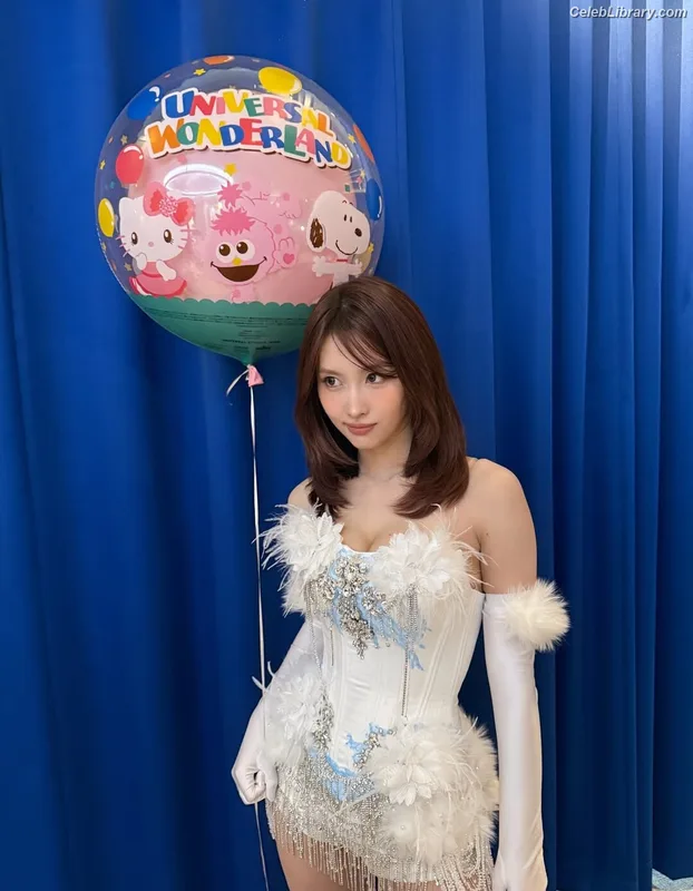 Hirai Momo TWICE photo 21 of 639
