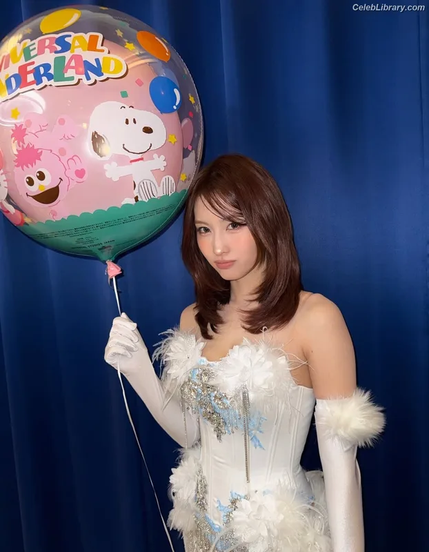 Hirai Momo TWICE photo 22 of 639