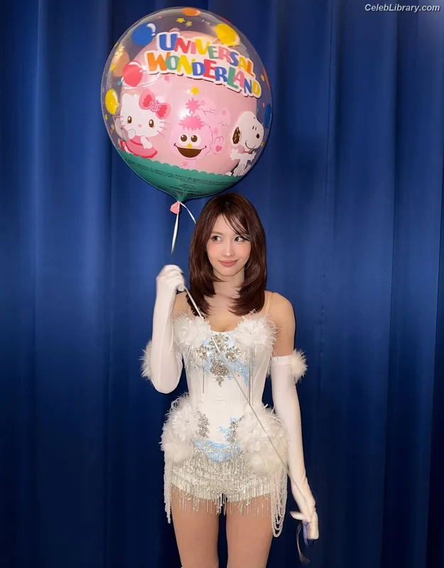 Hirai Momo TWICE photo 1 of 639