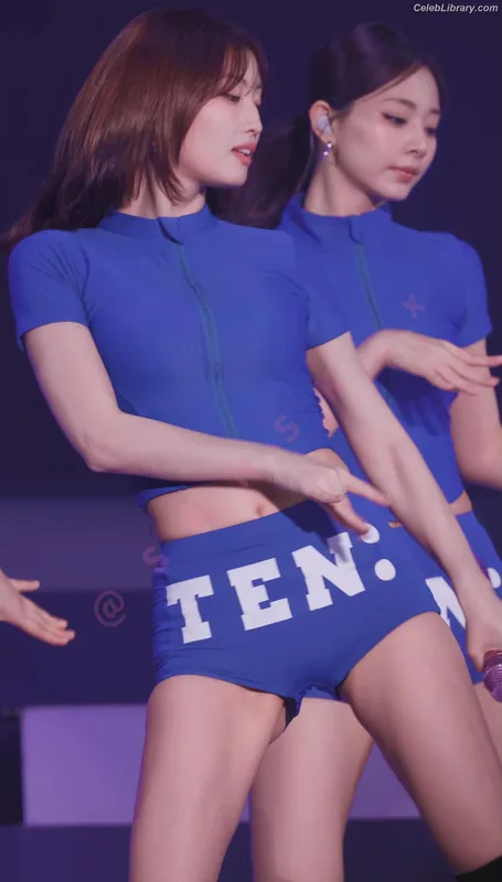 Hirai Momo TWICE photo 15 of 639