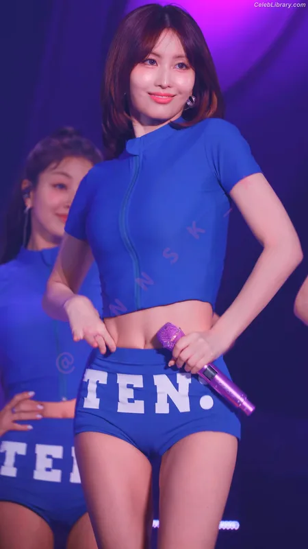 Hirai Momo TWICE photo 17 of 639