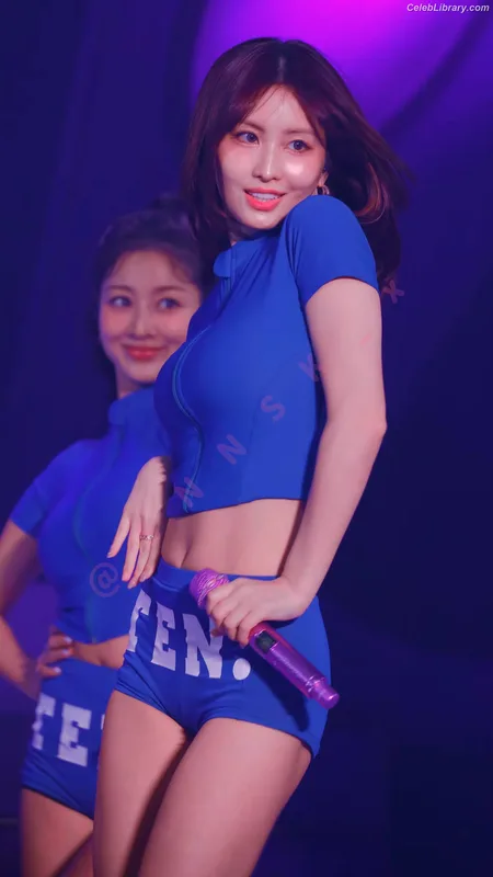 Hirai Momo TWICE photo 18 of 639