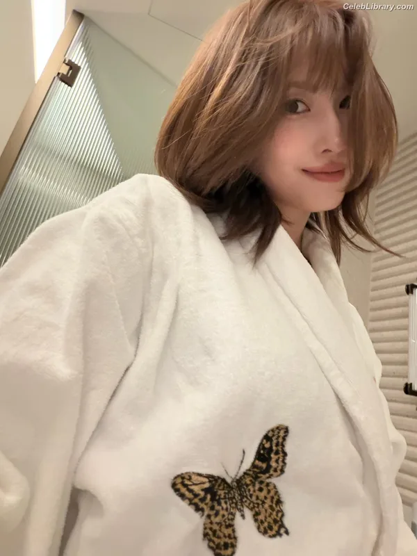 Hirai Momo TWICE photo 21 of 639