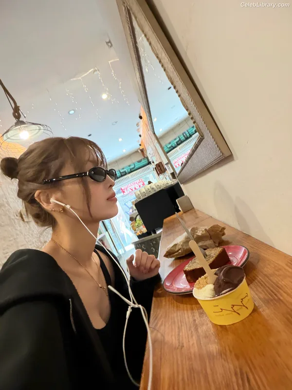 Hirai Momo TWICE photo 22 of 639