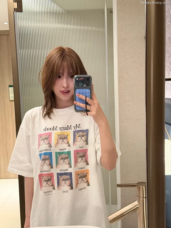 Hirai Momo TWICE photo 24 of 639