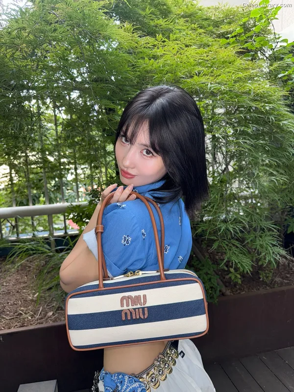 Hirai Momo TWICE photo 13 of 639