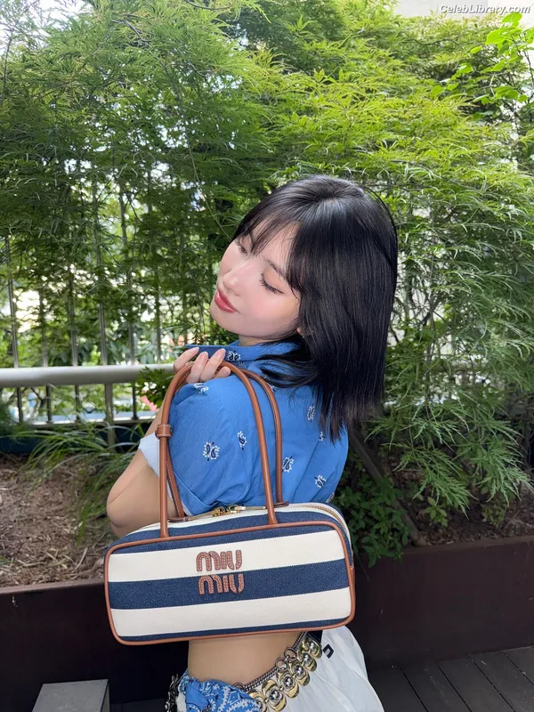 Hirai Momo TWICE photo 16 of 639
