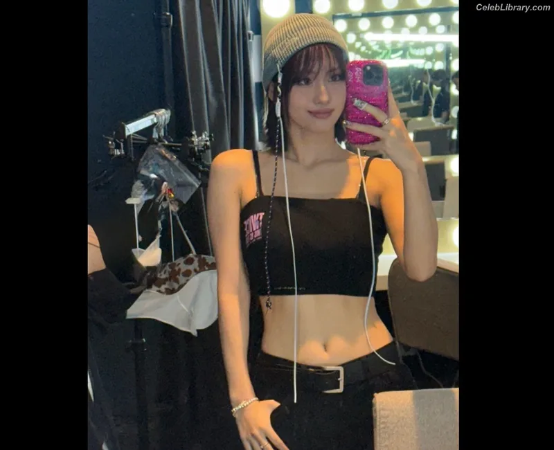 Hirai Momo TWICE photo 21 of 639