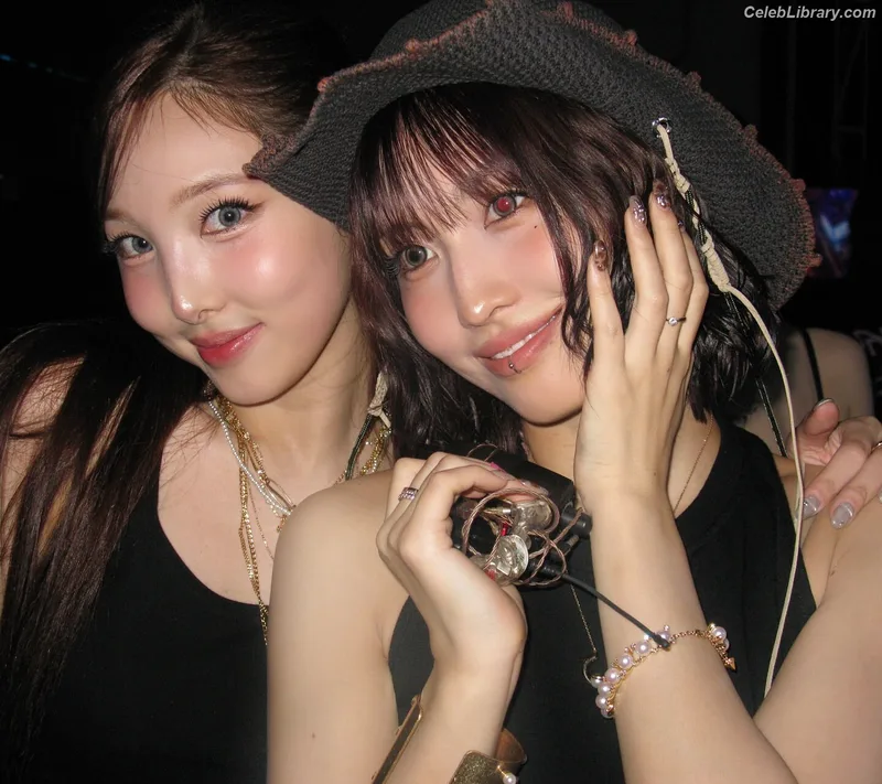 Hirai Momo TWICE photo 22 of 639