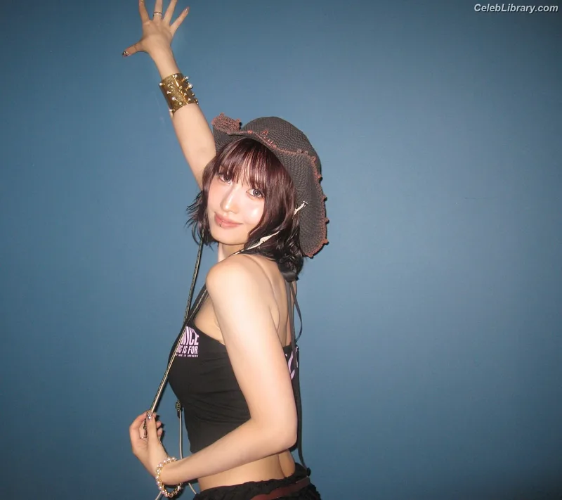 Hirai Momo TWICE photo 3 of 639