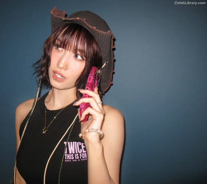 Hirai Momo TWICE photo 7 of 639
