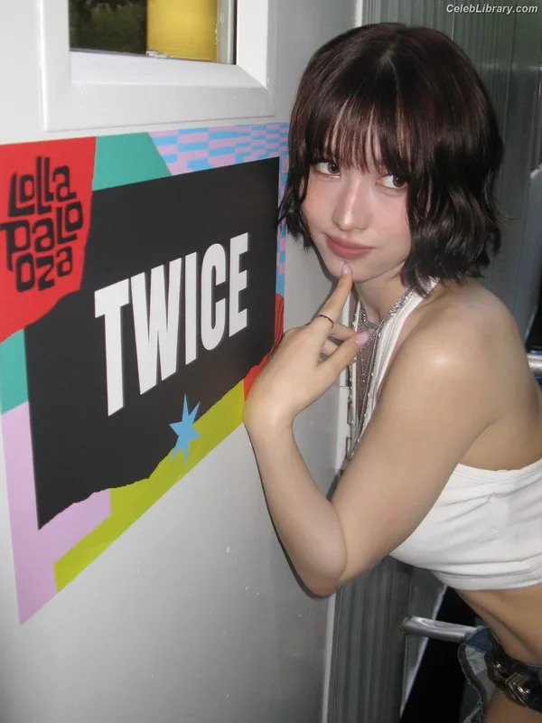 Hirai Momo TWICE photo 8 of 639