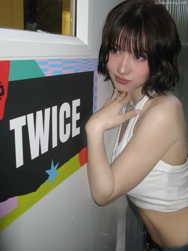 Hirai Momo TWICE photo 11 of 639