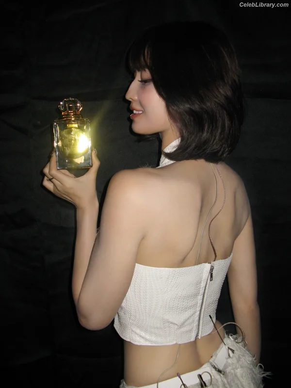 Hirai Momo TWICE photo 18 of 639