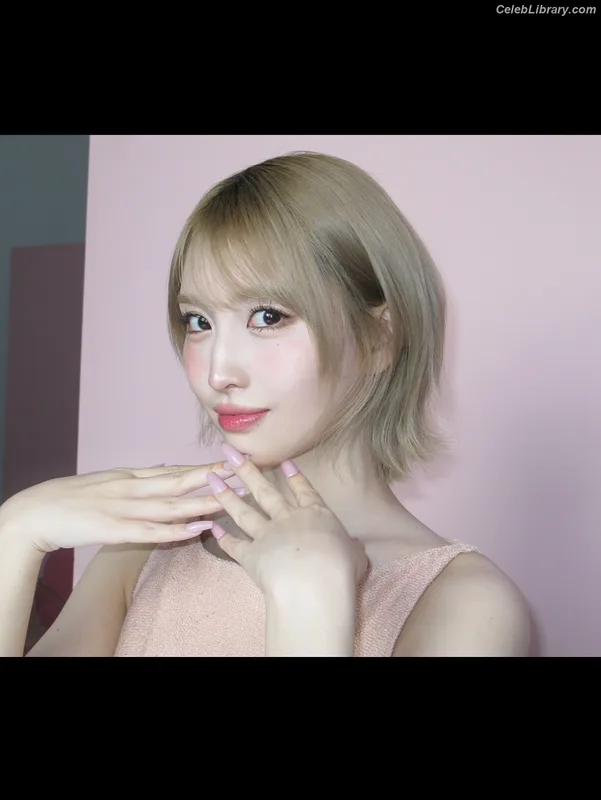 Hirai Momo TWICE photo 20 of 639