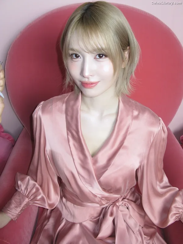 Hirai Momo TWICE photo 23 of 639