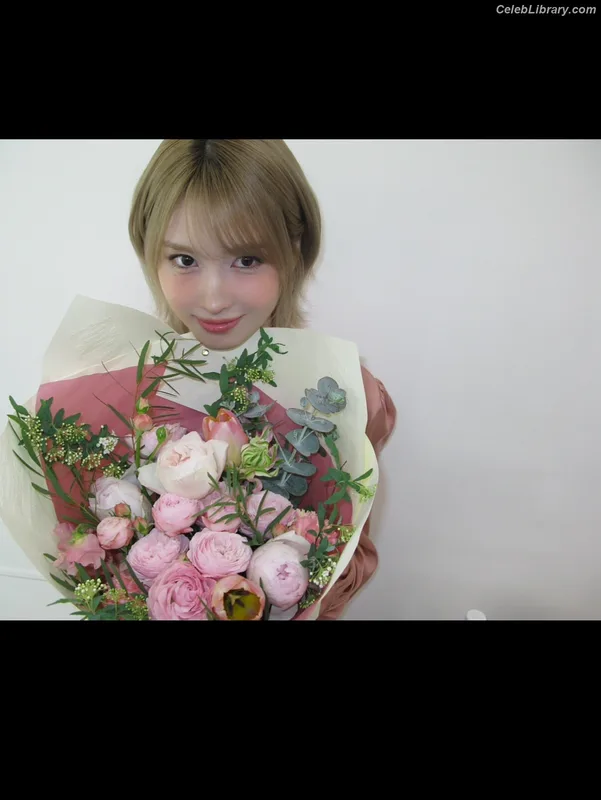 Hirai Momo TWICE photo 3 of 639