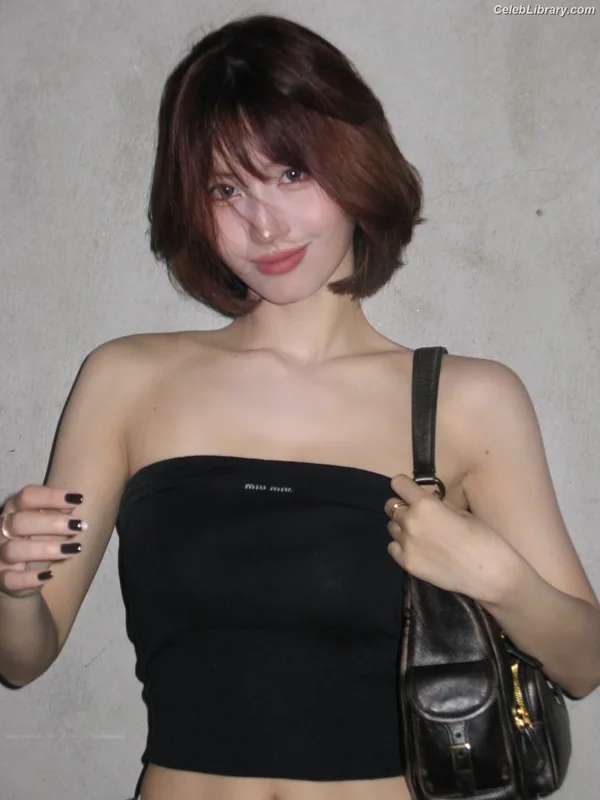 Hirai Momo TWICE photo 10 of 639
