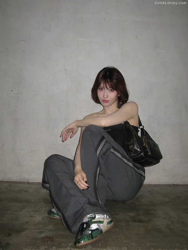 Hirai Momo TWICE photo 11 of 639