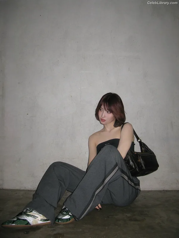 Hirai Momo TWICE photo 14 of 639