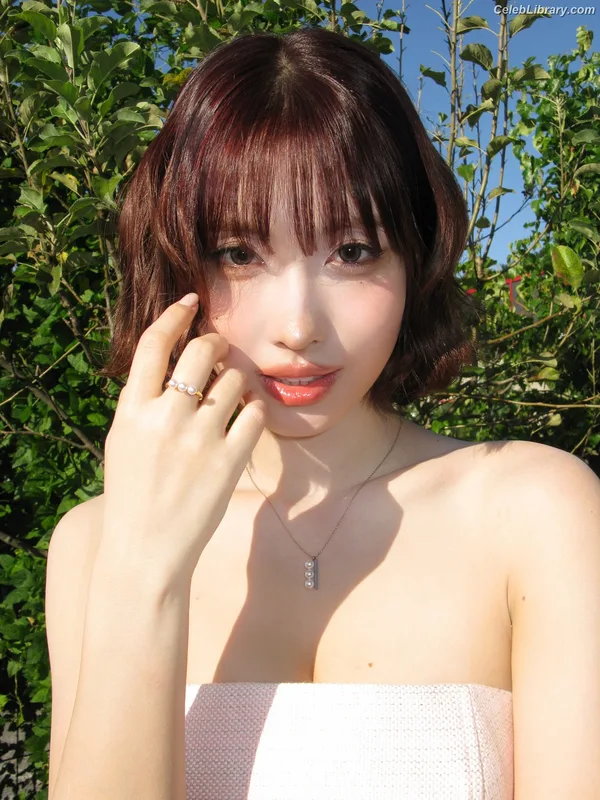 Hirai Momo TWICE photo 3 of 639