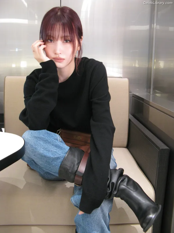 Hirai Momo TWICE photo 12 of 639