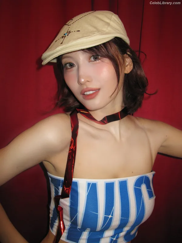Hirai Momo TWICE photo 16 of 639