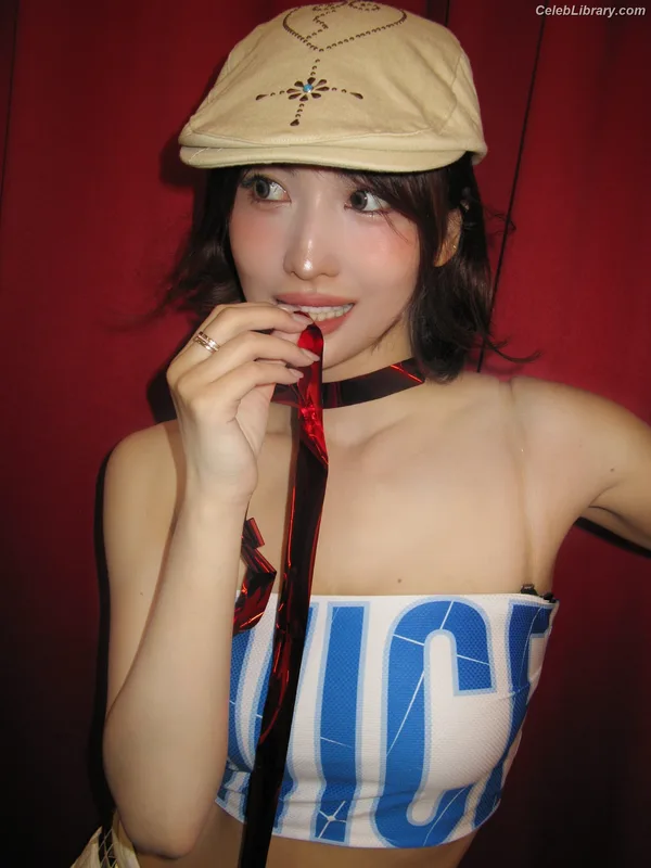 Hirai Momo TWICE photo 18 of 639