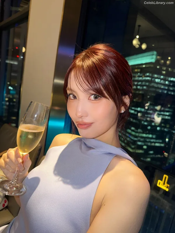 Hirai Momo TWICE photo 10 of 639