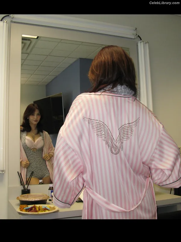 Hirai Momo TWICE photo 21 of 639