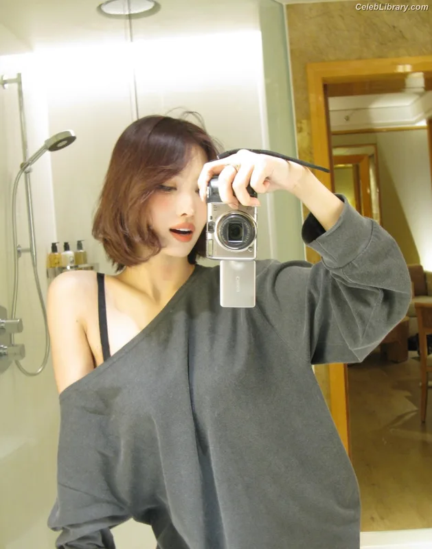 Hirai Momo TWICE photo 5 of 639