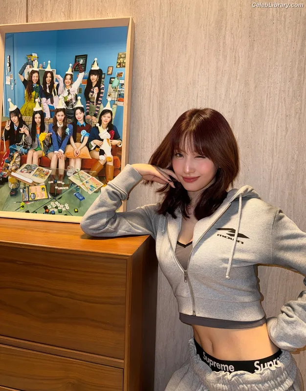 Hirai Momo TWICE photo 6 of 639