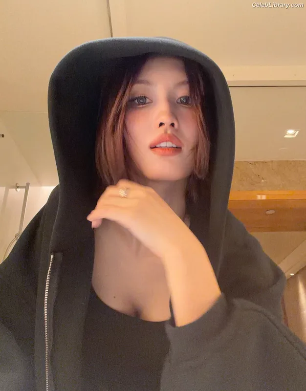 Hirai Momo TWICE photo 7 of 639